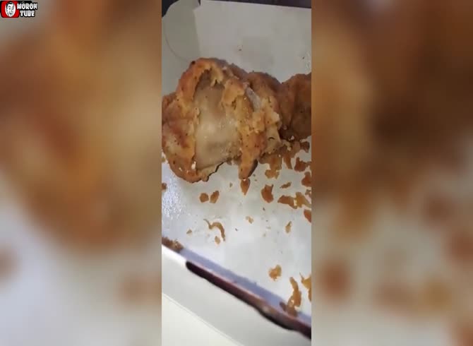 Video :He finds maggots in his KFC chicken, uh oh!